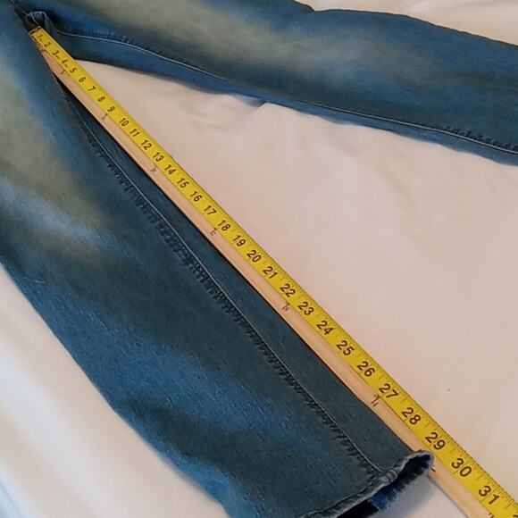 Black Daisy Juniors 11/30 Kate Straight Leg Midrise Embroidered distressed jeans - Picture 9 of 9